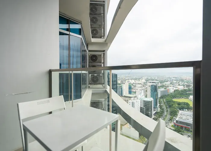 아파트 Uptown Parksuites Bgc 1br, Hi Flr Great View Fr Balcony With Washer